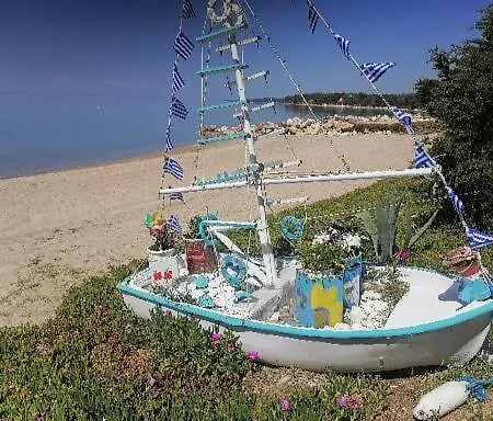 Porto Almira Beachfront Апартамент *