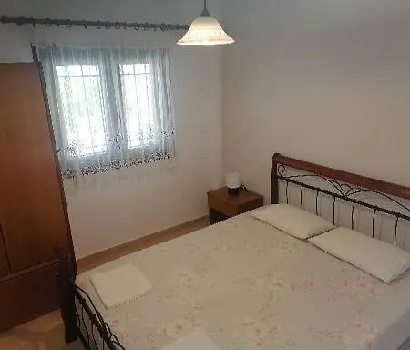 Porto Almira Beachfront Апартамент *